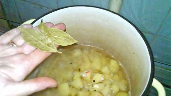 борщ с бычками и фасолью