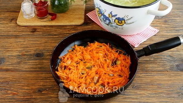 борщ с тушенкой