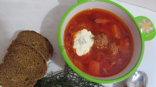 борщ сибирский с фрикадельками и томатной пастой