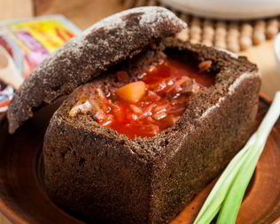 Борщ в буханке Бородинского