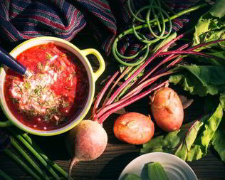 Холодный борщ с колбасой