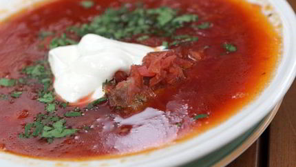 Холодный мясной борщ