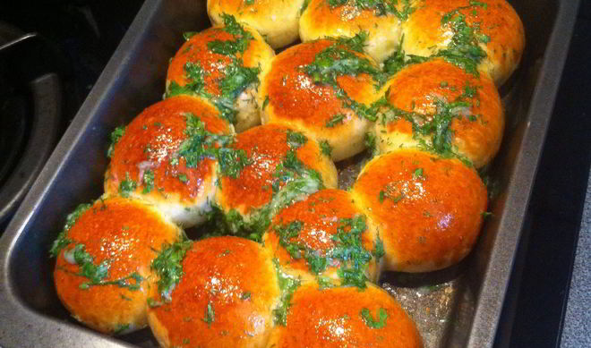 Красный борщ с пампушками