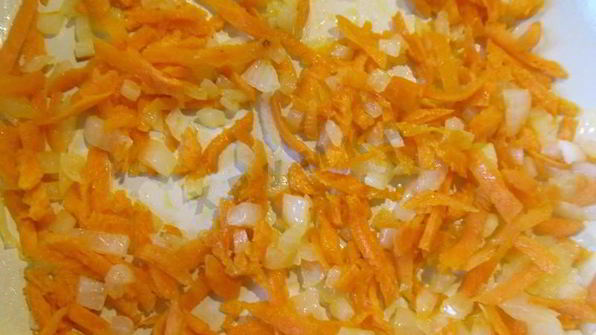 зеленый борщ с крапивой, щавелем и яйцом