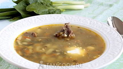 Зеленый борщ с мясом