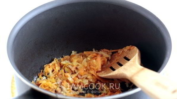 зеленый борщ с мясом