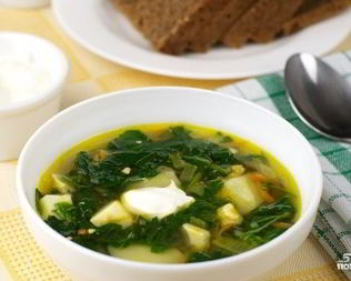 Зеленый борщ с яйцом