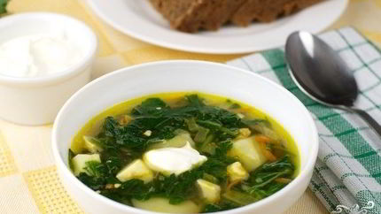 Зеленый борщ с яйцом