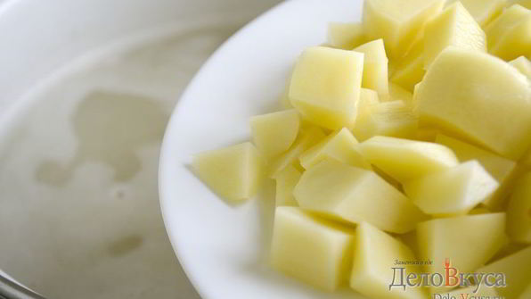 зеленый борщ со щавелем и крапивой