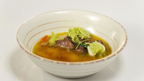 бульон из копченой грудинки с желудочками