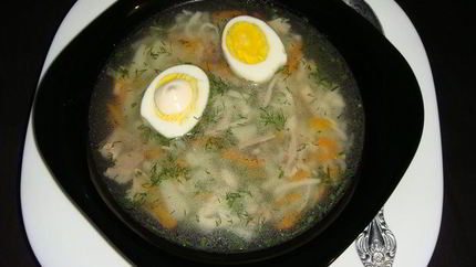 Домашняя лапша на курином бульоне