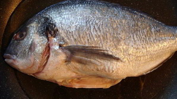 дорада в сумасшедшем бульоне