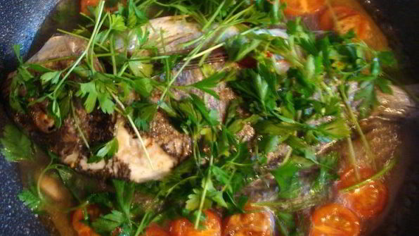 дорада в сумасшедшем бульоне