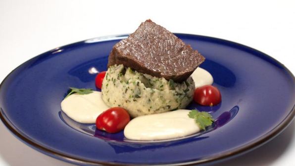 говядина, томленная в крепком бульоне