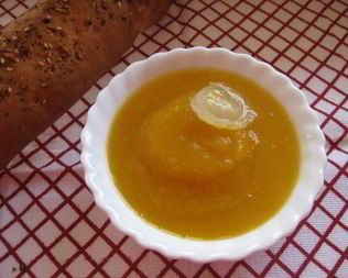 Кремовый суп из тыквы на курином бульоне