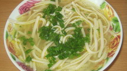 Куриный бульон с лапшой