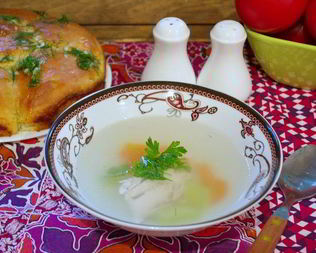 Куриный бульон с пампушками