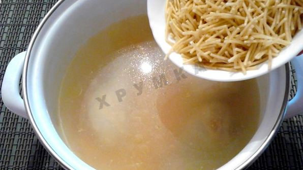 куриный бульон с вермишелью
