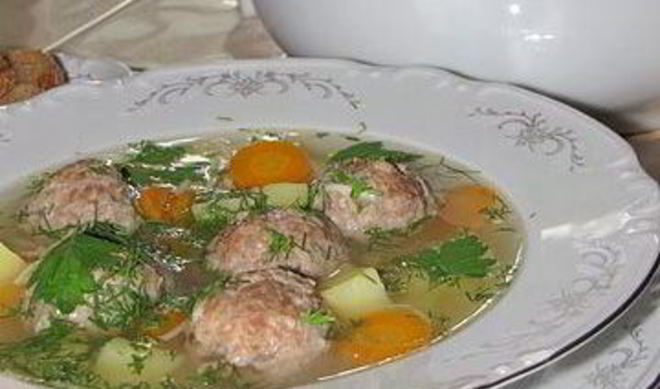 Суп с фрикадельками на курином бульоне