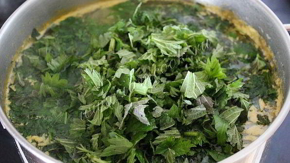 суп с крапивой на курином бульоне