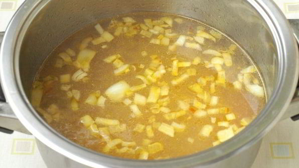 суп с тыквенными клецками на мясном бульоне