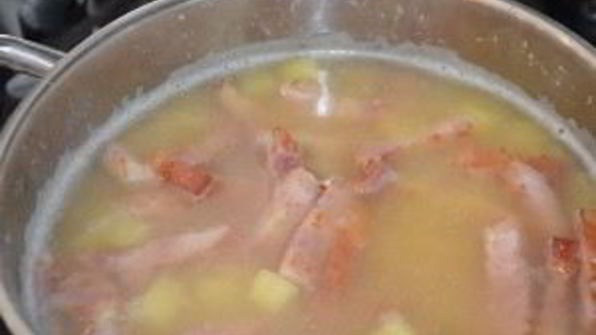 гороховый суп с копченой грудинкой