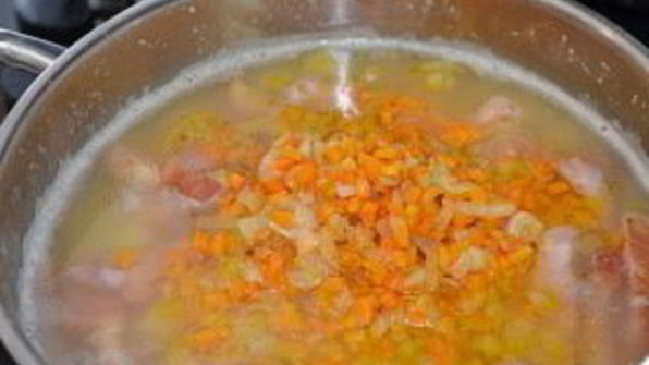 гороховый суп с копченой грудинкой