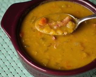 Гороховый суп с копченой колбасой