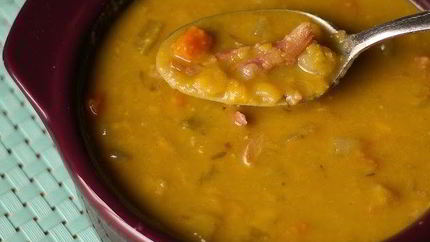 Гороховый суп с копченой колбасой