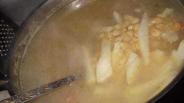 гороховый суп с копчеными свиными хрящиками