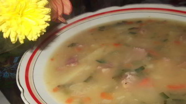 гороховый суп с копчеными свиными хрящиками