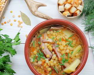 Суп гороховый с копченостями и горчицей