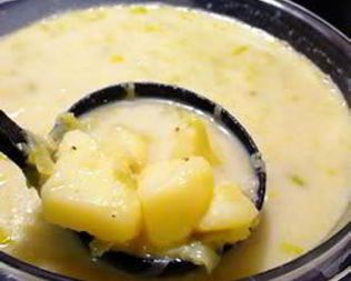 Картофельный суп с луком-пореем