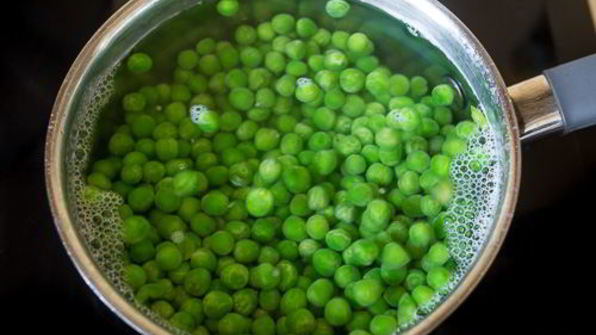 холодный йогуртовый суп с горошком и мятой