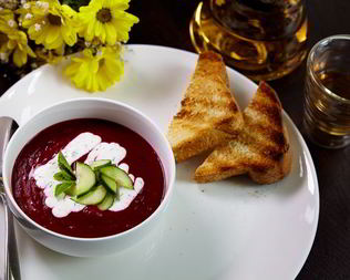 Холодный крем-суп из свеклы