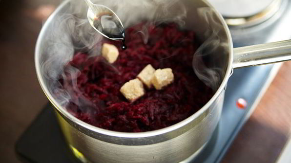 холодный крем-суп из свеклы