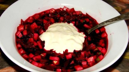 Холодный суп ботвинья из свеклы