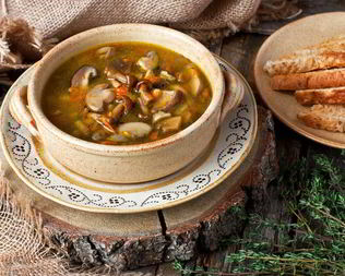 Холодный суп из лесных грибов