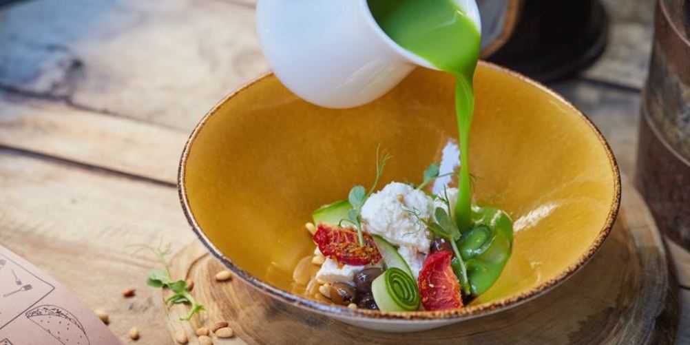 Рецепт холодного супа из зеленого горошка с домашним сыром