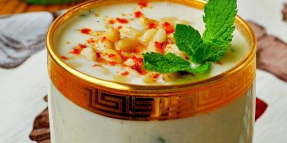 Рецепт холодного супа-пюре из кольраби с яблоками и кедровыми орешками