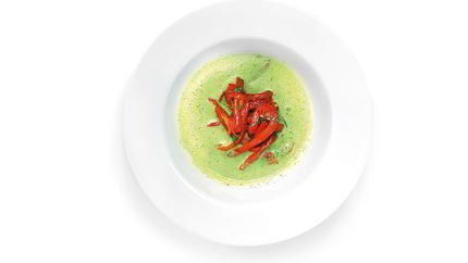 Таратор с таном, огурцами, зеленым луком и печеным болгарским перцем