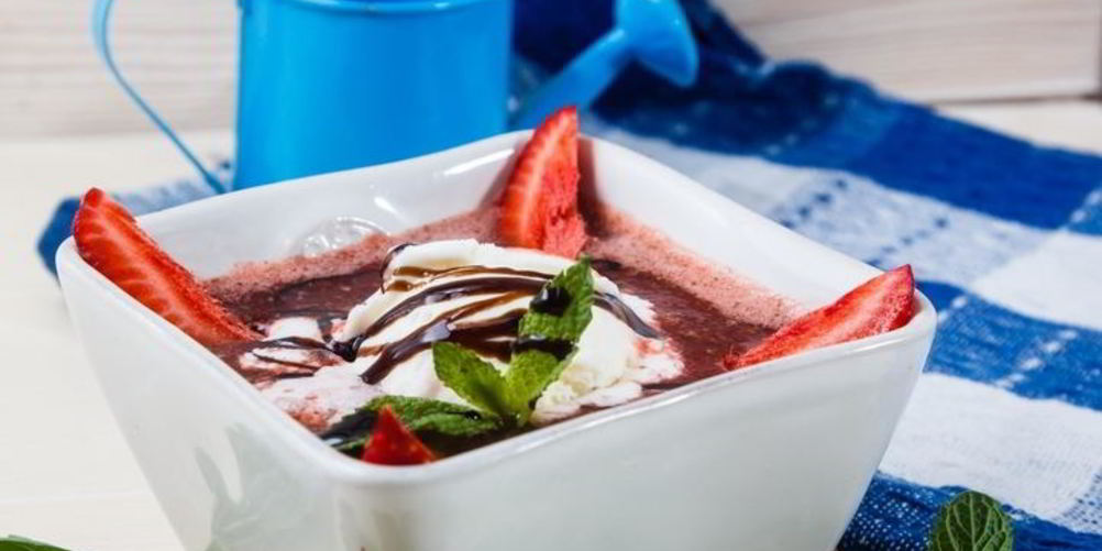 Рецепт клубничного супа с мороженым