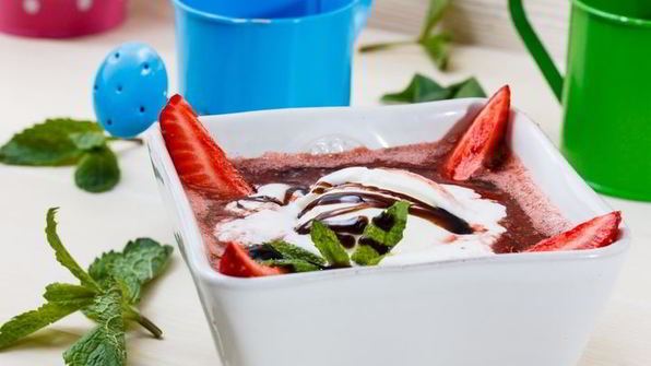 клубничный суп с мороженым