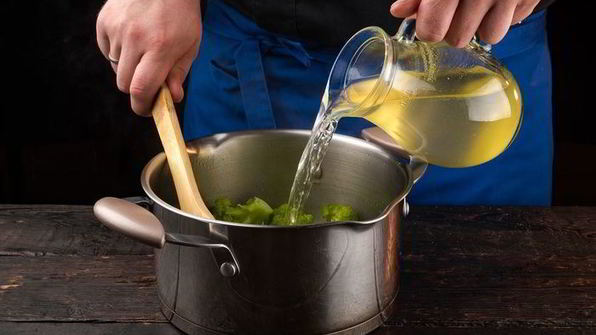 крем-суп из брокколи с креветками