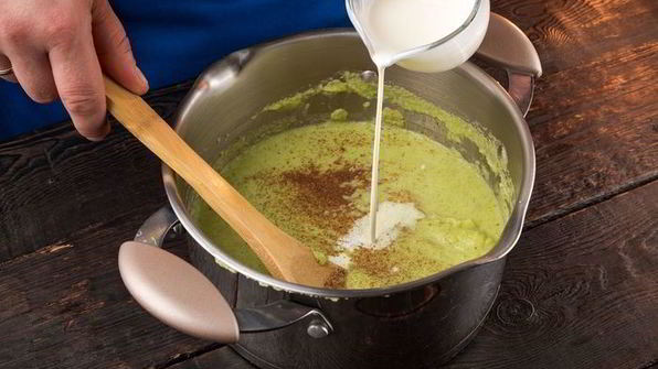 крем-суп из брокколи с креветками