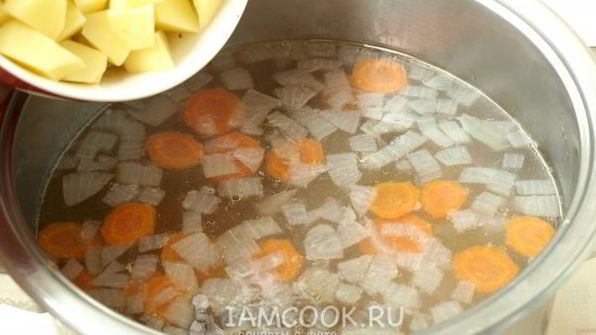 мясной суп с гречкой, стручковой фасолью и шпинатом