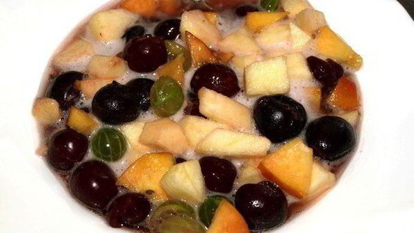 фруктово-ягодная окрошка