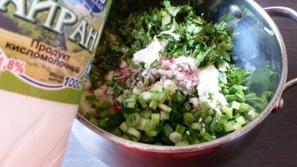 окрошка на айране с охотничьими колбасками