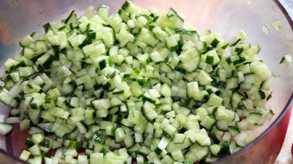 окрошка на квасе с вареной колбасой