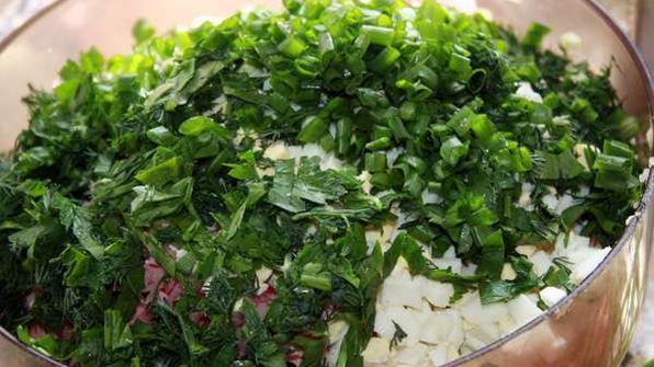 окрошка на квасе с вареной колбасой